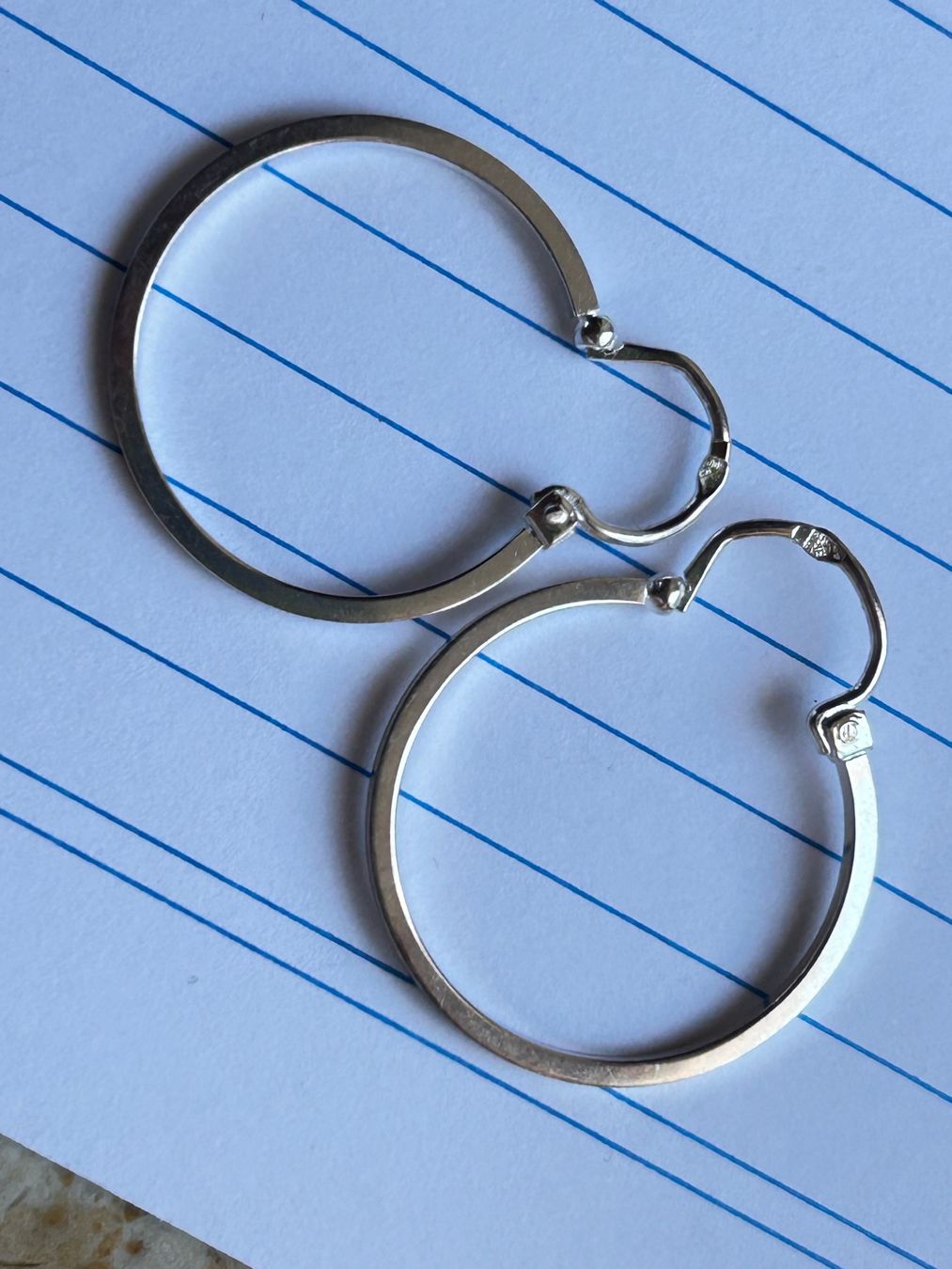Ohrringe & -stecker: Silber Kreolen Ohrringe CLASSICO (2cm) – Gebraucht aus Dittingen von Bijoubelle 1