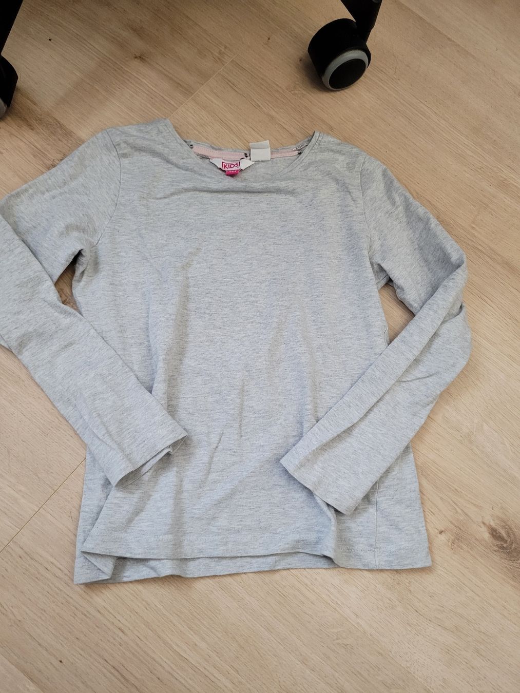 Pulls et sweat-shirts: dünner Pullover Gr. 122/128 – D'occasion à Lupsingen par sta_wgg5