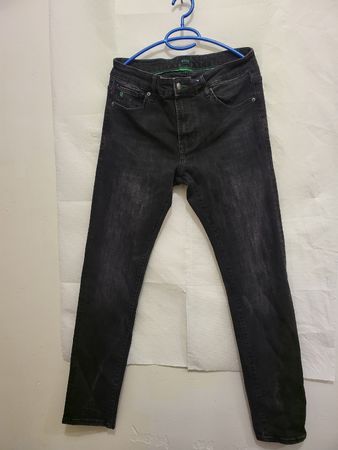 Jean BOSS noir, coupe réguliere, taille 31/32 -