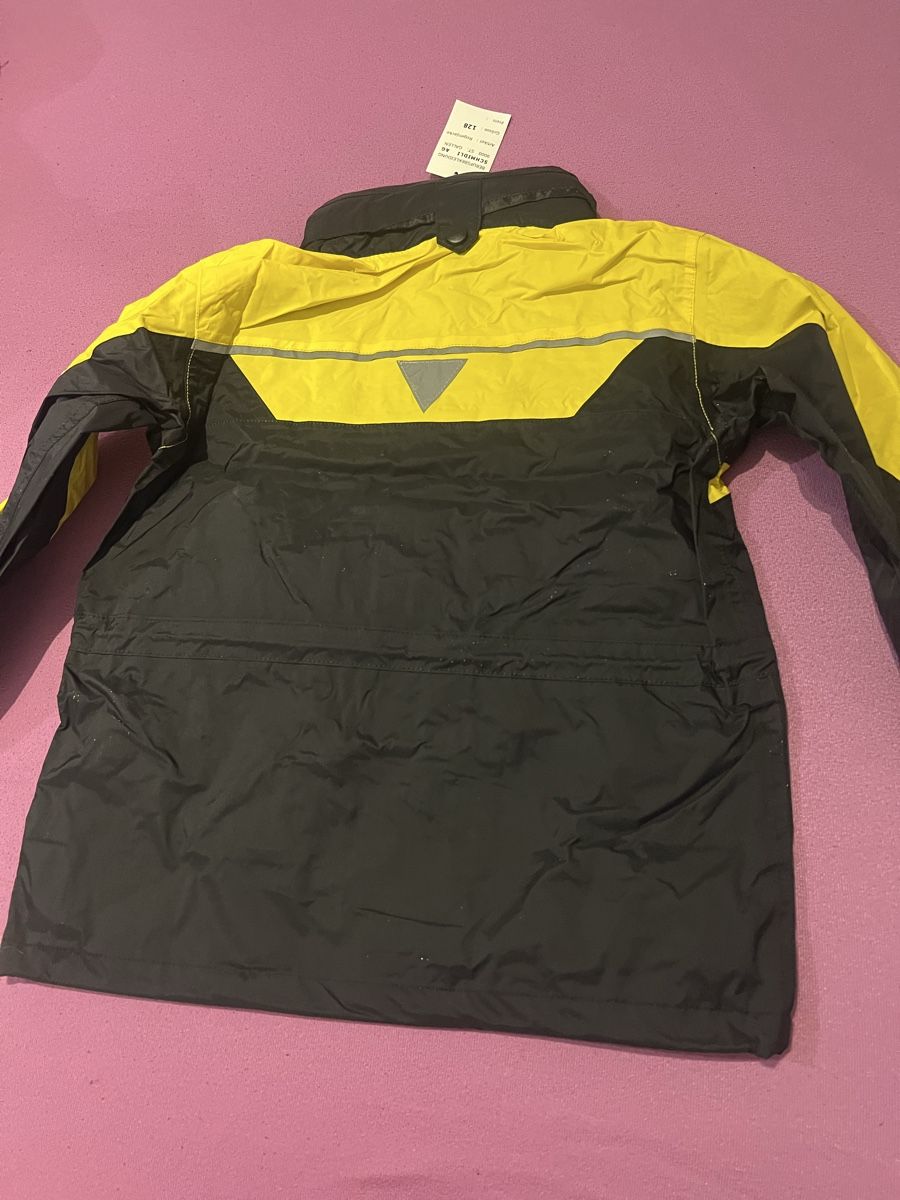 Jacken: Regenjacke neu 116 – Neu und originalverpackt aus Triesen von Yellow1818 1