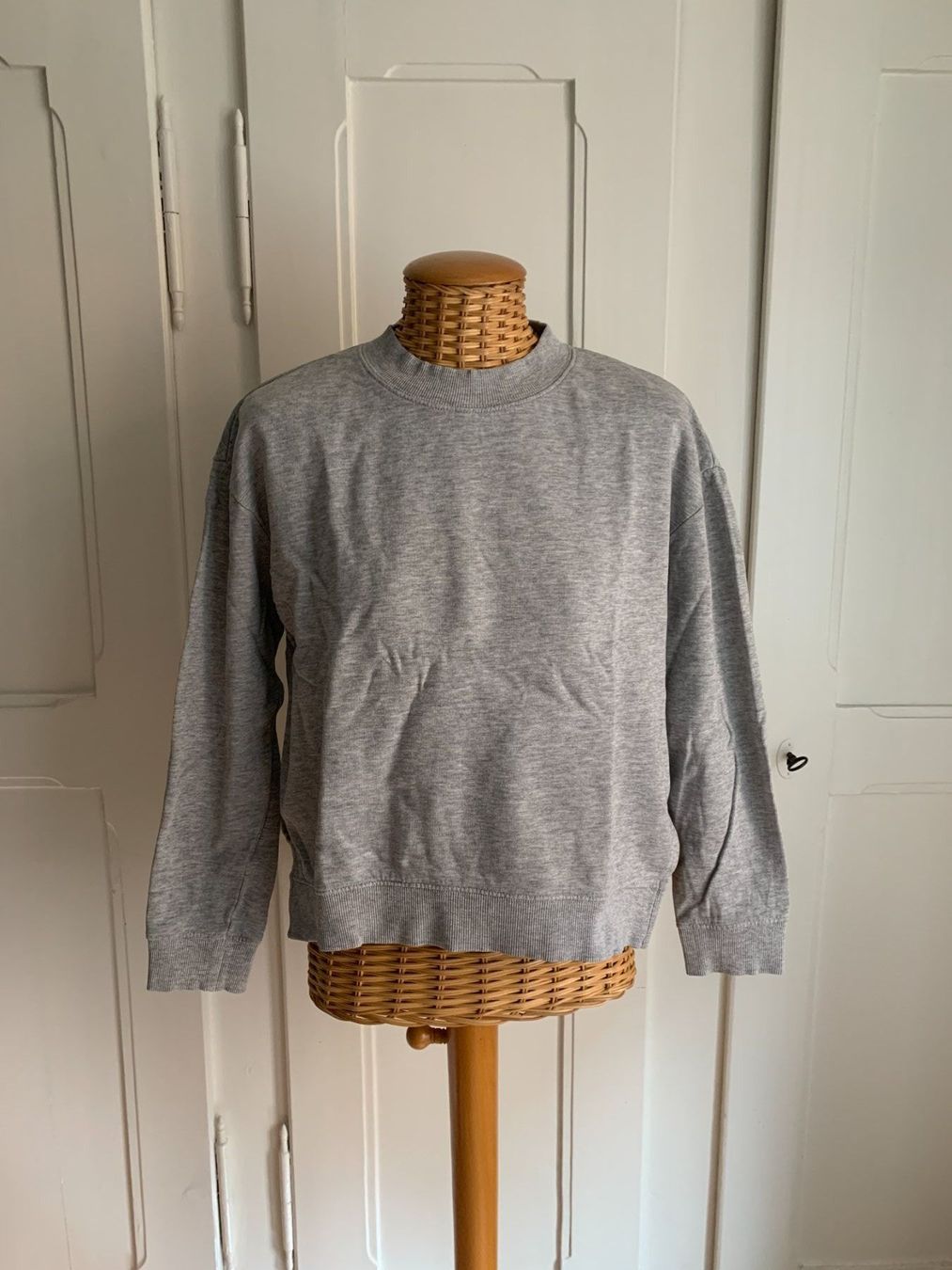 H&M Pullover & Sweatshirts: Sweatshirt hellgrau - S – Gebraucht aus Zürich von Diazaio