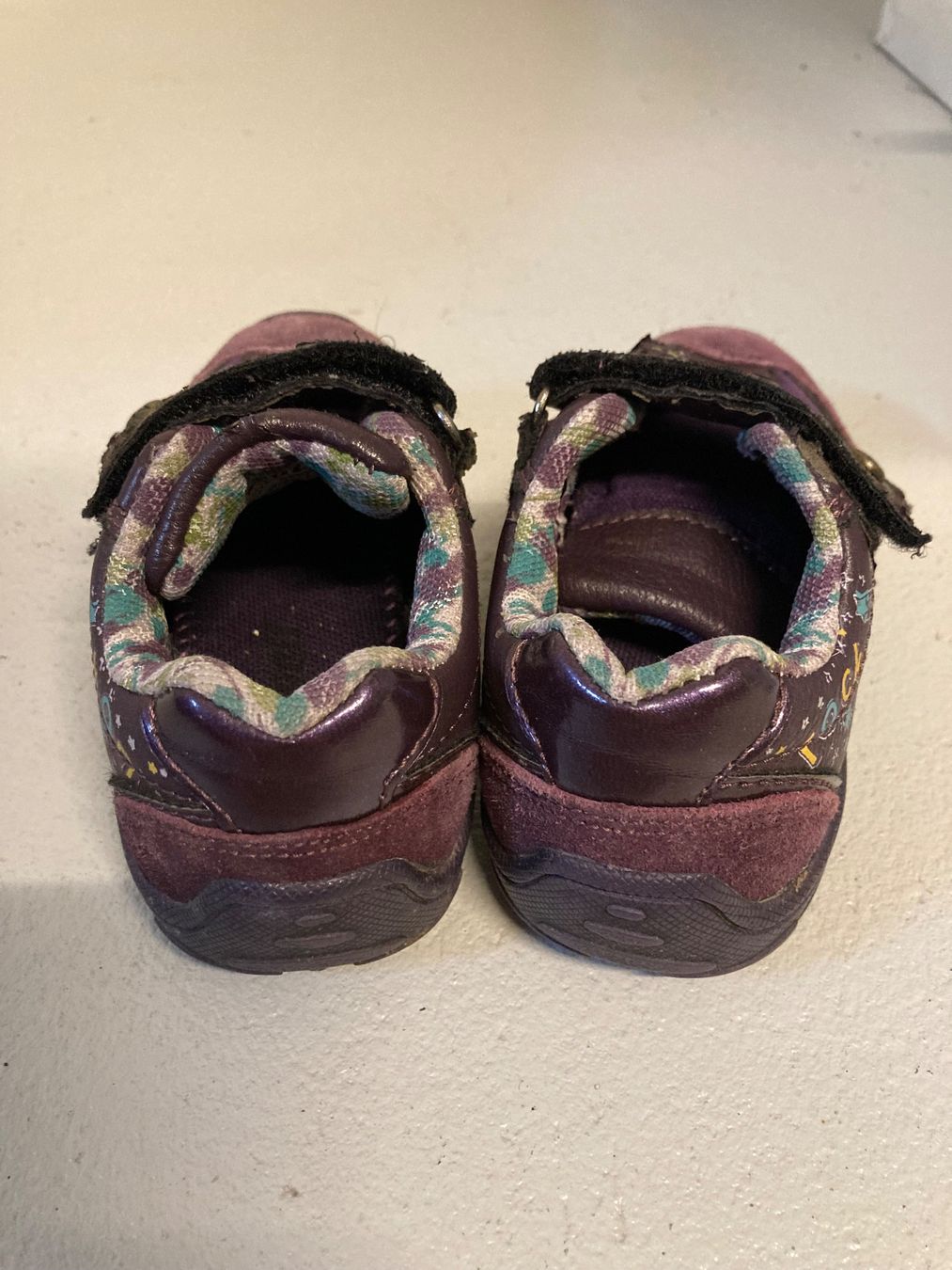 Schuhe für Jungen: Kinder Schuhe, Grösse 24, Lila – Gebraucht aus Basel von Ullminator 2