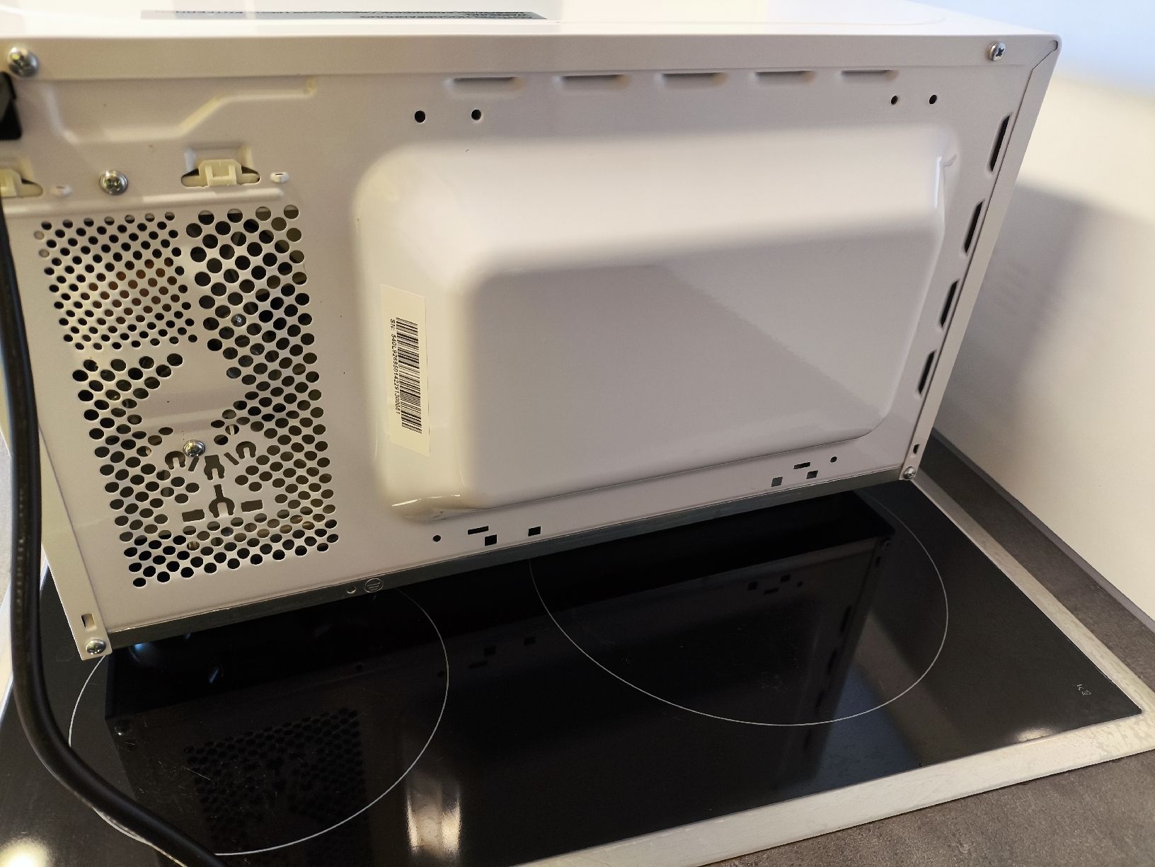 Primotecq Fours: Fust Primotecq Mikrowelle 700W – D'occasion à Weggis par TNT14 2