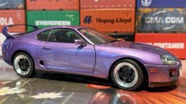 Toyota Supra 1:18 lila glitzer 