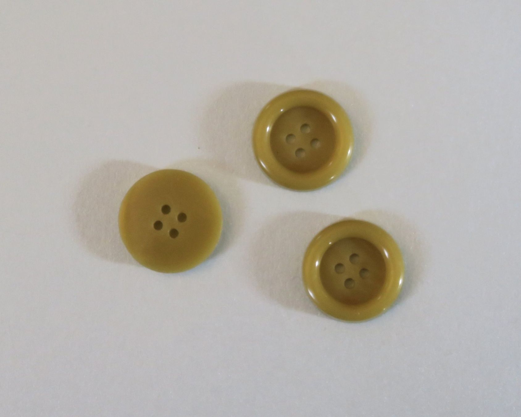 Bottoni: 3 Knöpfe, ø 17.6 mm – Usato da Brittnau venduto da marlenestone 2