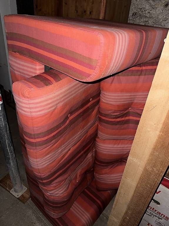 Sofas: Gratis Schlafsofa – D'occasion à Dübendorf par ser_v5wy