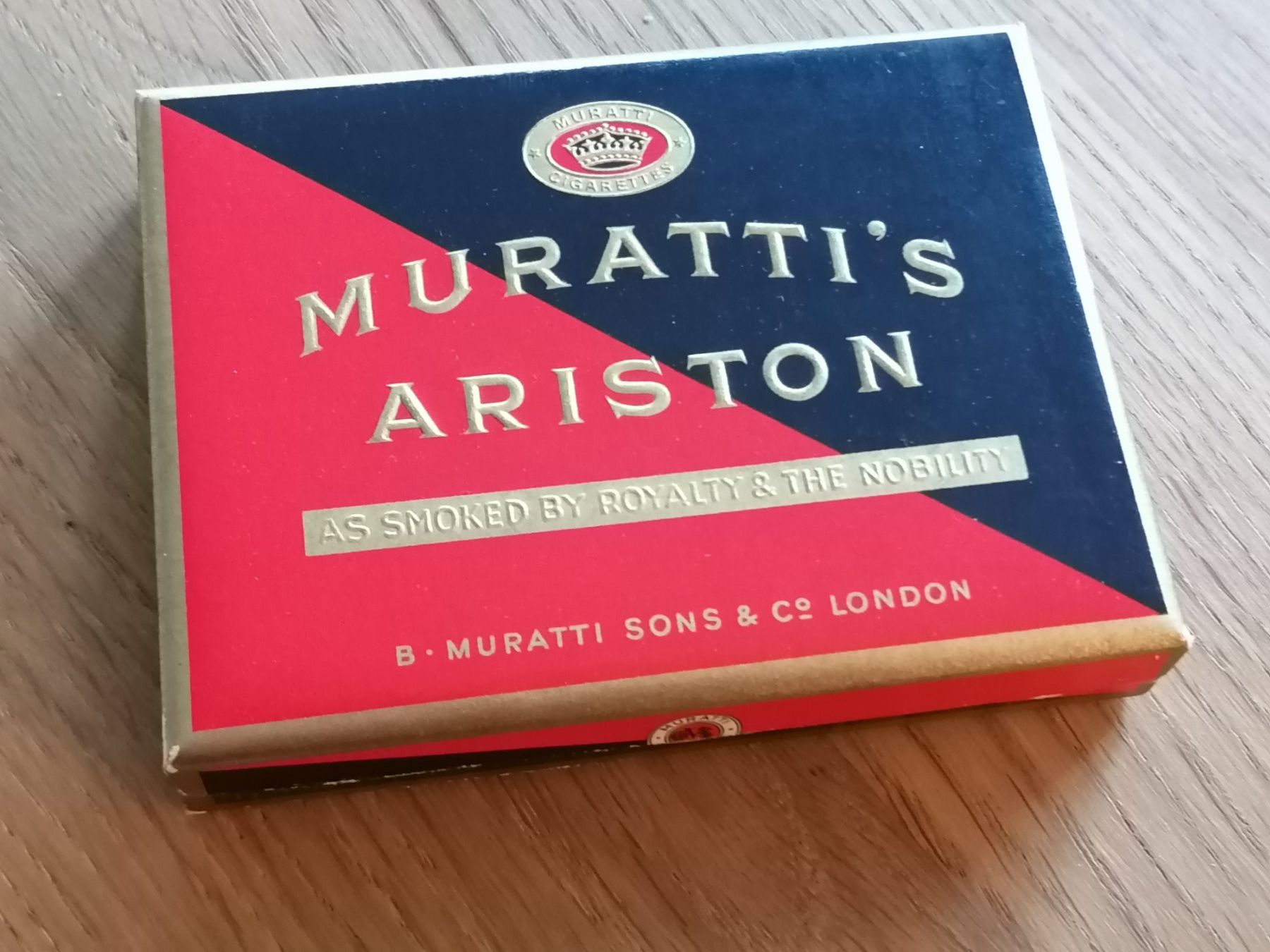 Altri Prodotti per fumatori: Muratti's Ariston Zigaretten Kartonschachtel – Usato da Basel venduto da vintagecollector