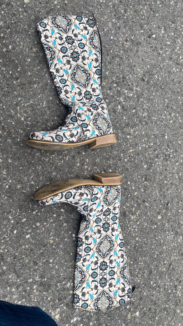 Scarpe da donna: Handgefertigte Seidenstiefel – Usato da Hünenberg See venduto da com_com 2
