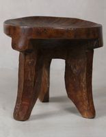 Handgefertigter Hocker aus Tansania