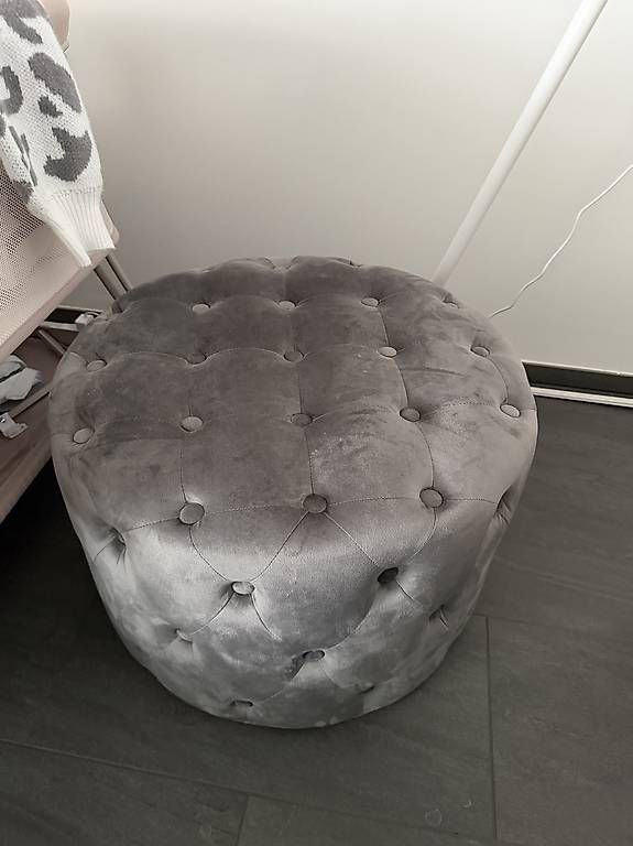 Hocker: Samt-Pouf in Grau – Gebraucht aus Gränichen von yag_8krv 1