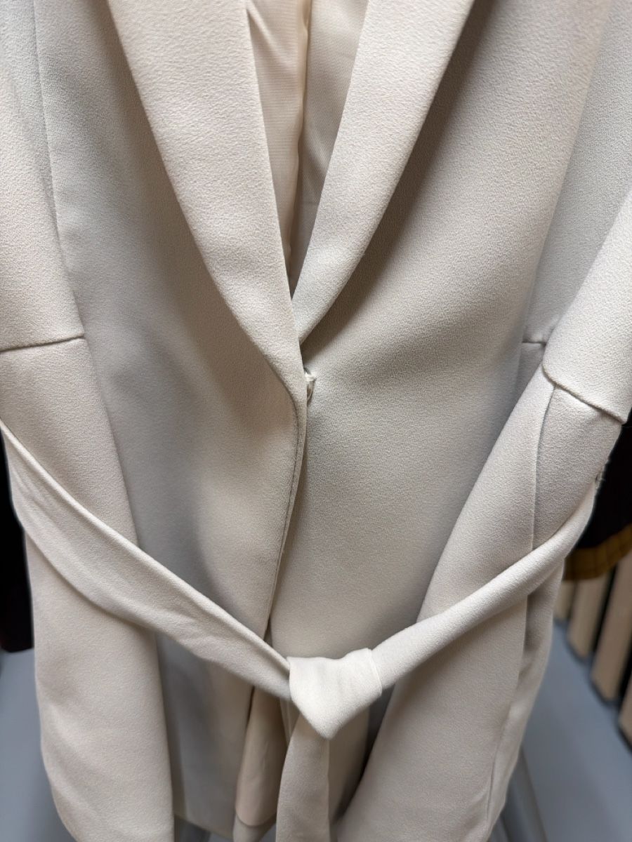 H&M Giacche: H&M Blazer beige mit Bindegurt neuwertig – Nuovo (secondo la descrizione) da Samstagern venduto da UM94 4