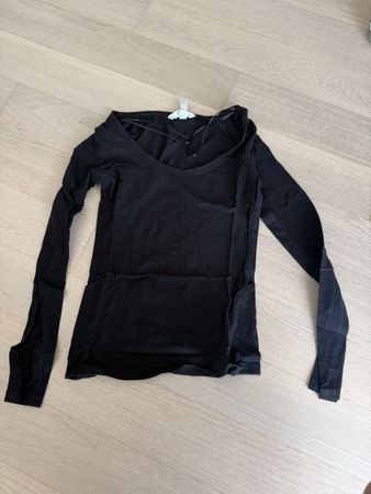 Schwarzes Langarmshirt, Grösse S, Top Zustand für den Winter