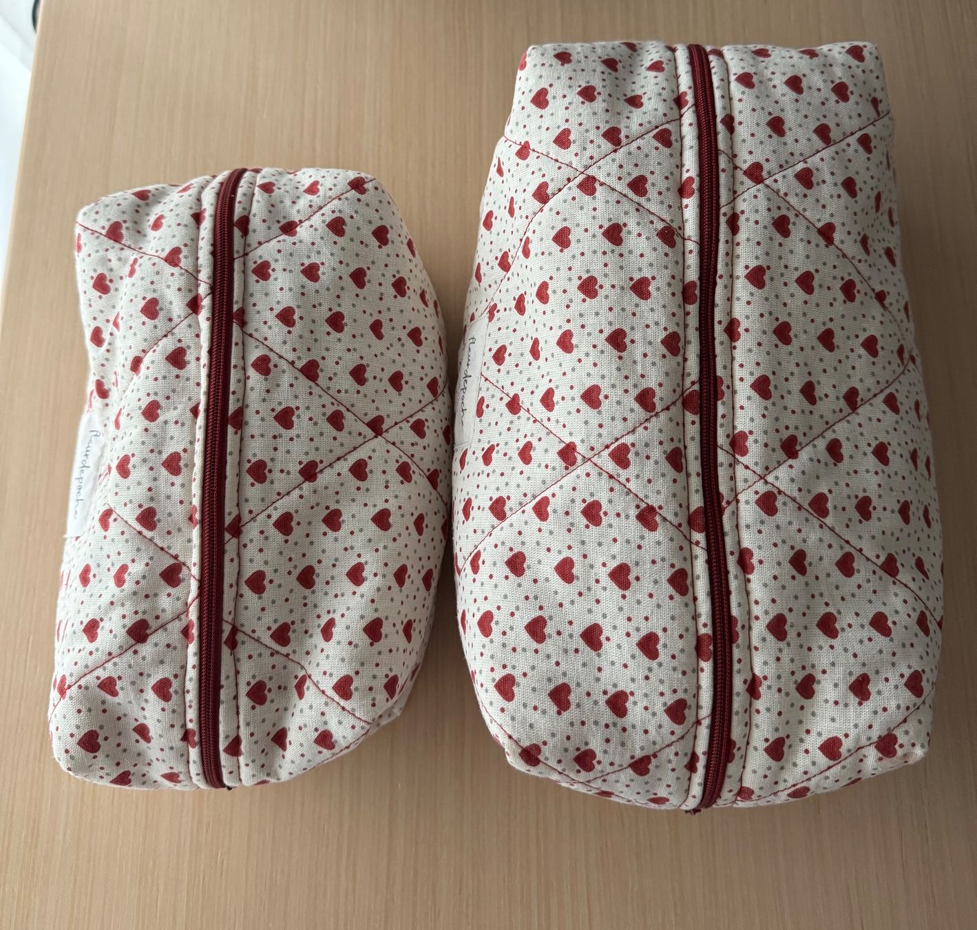 Custodie per cosmetici: Necessaire/Schminktasche rote Herzchen, Handarbeit – Nuovo (secondo la descrizione) da Landschlacht venduto da XXVII_XI 3