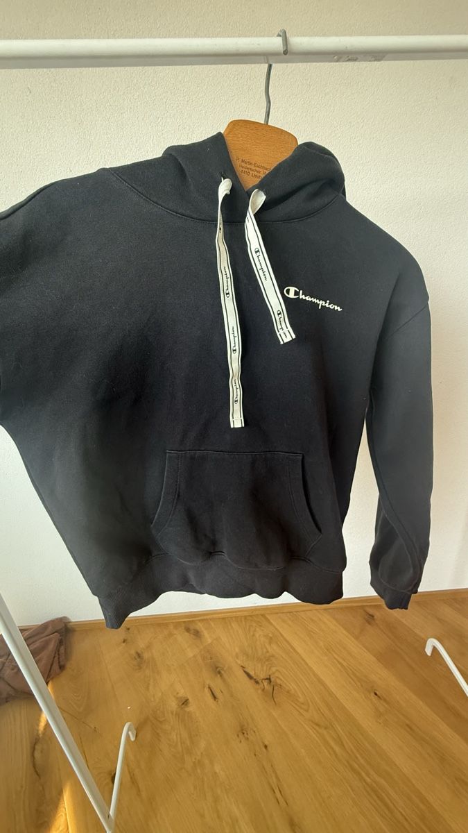 Champion Maglioni & Felpe: Schwarzer Champion Hoodie, Grösse L, – Usato da Gelterkinden venduto da teddywidder 1