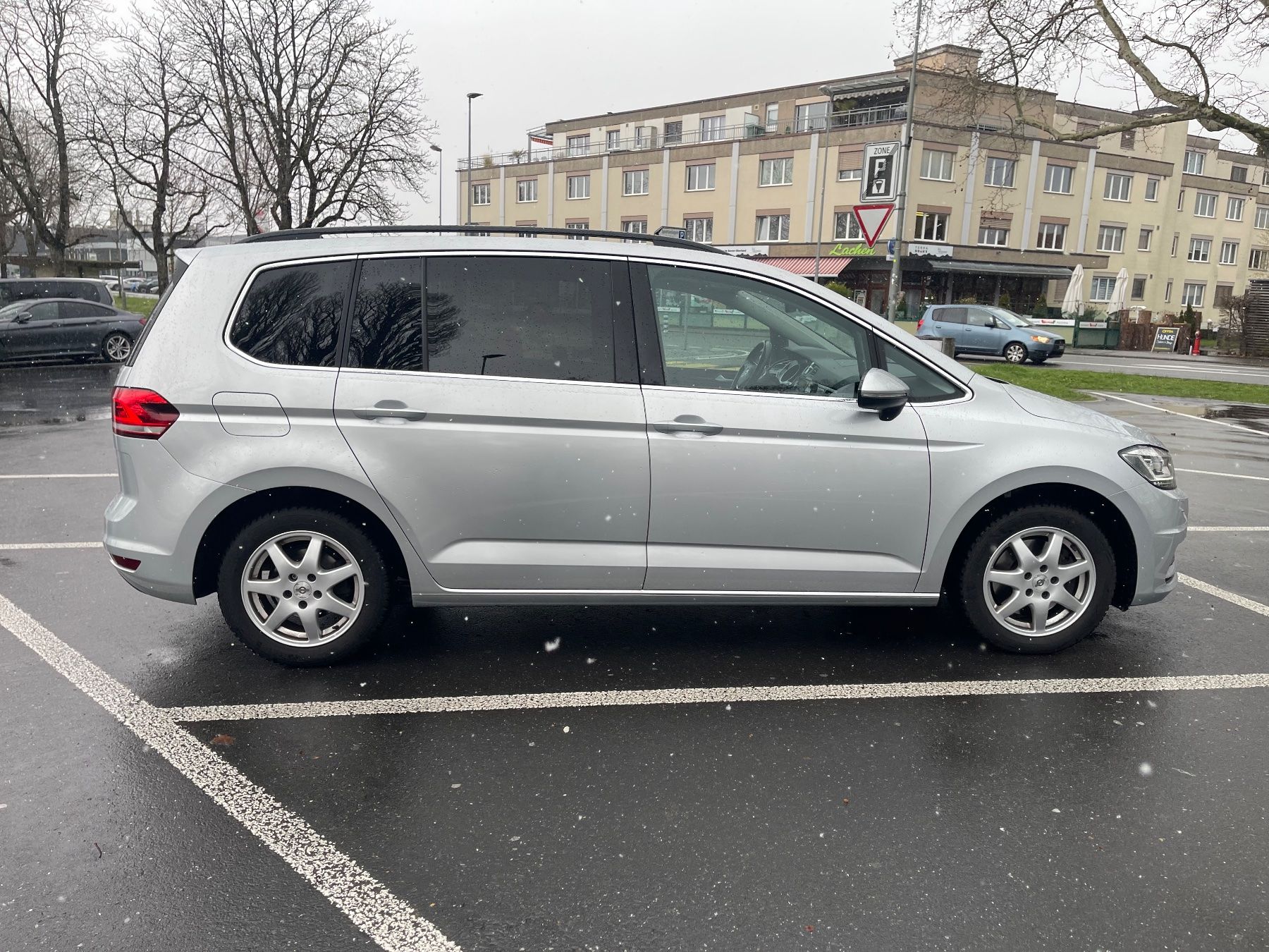VW Autos: VW Touran 2.0 TDI DSG Comfortline – 2019 – Hellgrau Met. – Gebraucht aus Thun von Strangedog 3