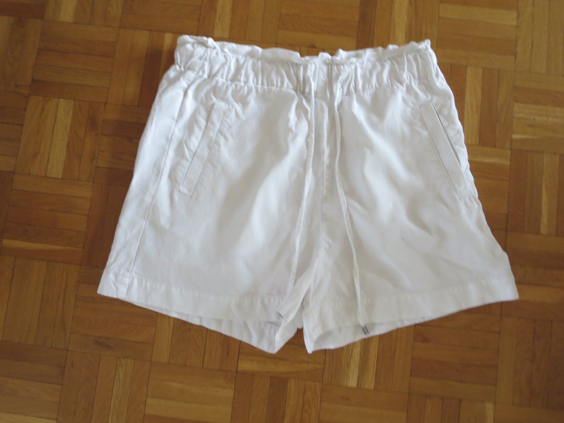 Benetton Pantaloni: Benetton Damen Shorts /Gr. S – Usato da Wallisellen venduto da Arvenstube