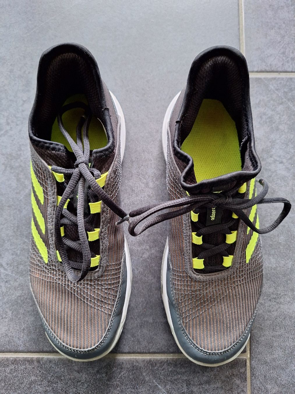 Adidas Herrenschuhe: Tennis-Turnschuhe Grösse 38 2/3 – Gebraucht aus Jegenstorf von Cherry94 1