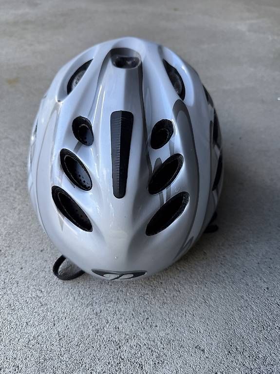 Casques: Skihelm 55-57cm – D'occasion à Schmitten FR par FAJost