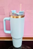 Thermobecher mit Strohhalm