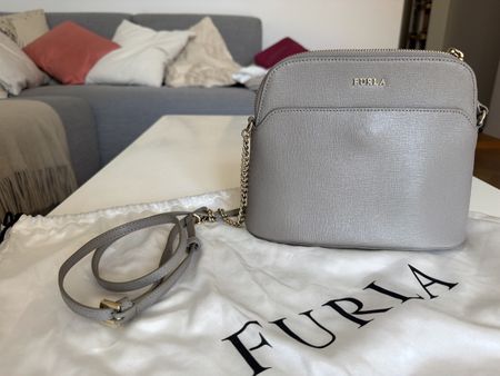 Neu: Elegante Furla Handtasche
