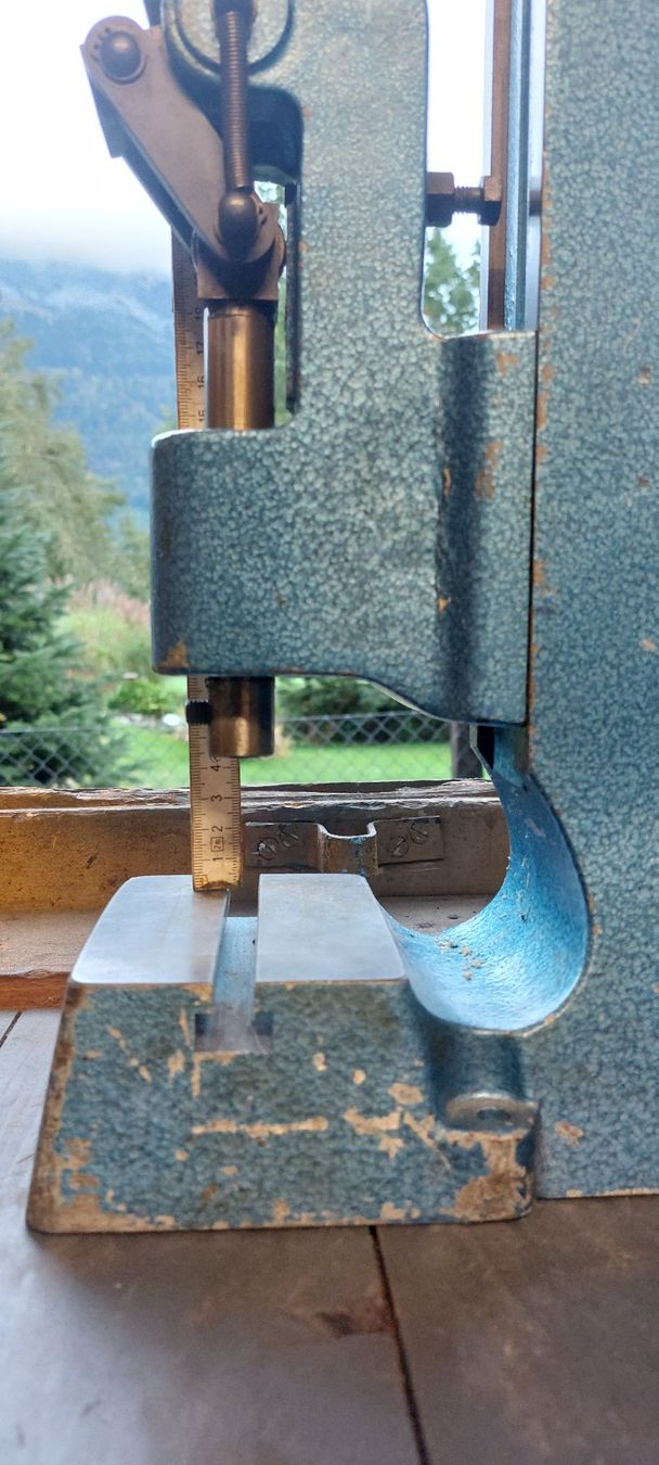 Tous les outils: Kniehebelpress – D'occasion à Giswil par Stocki02 6