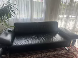 Schwarzes Ledersofa (Möbel Pfister)