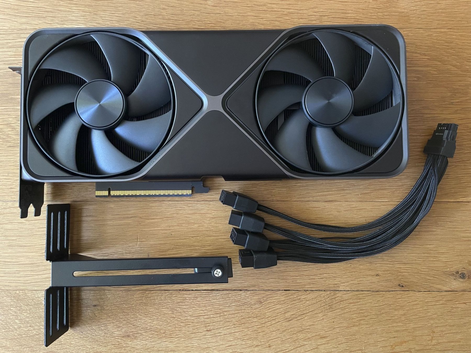 Nvidia Grafikkarten: NVIDIA GeForce RTX 5090 Founders Edition – Gebraucht aus St. Gallen von Cosmo4