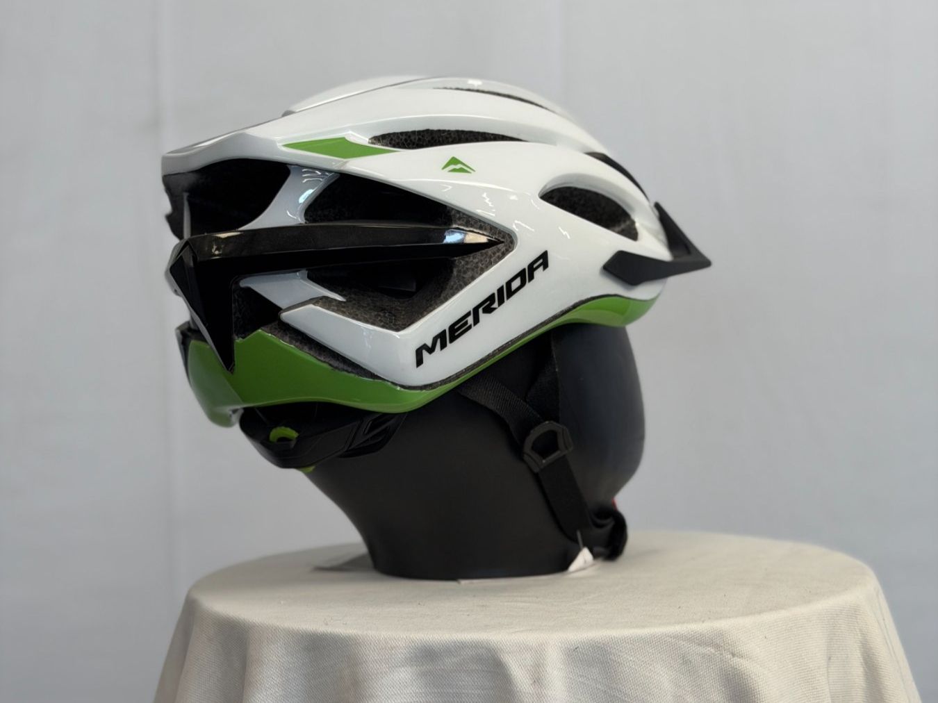 Caschi: Casque de vélo Merida (55 - 59 cm) – Nuovo (secondo la descrizione) da Ecuvillens venduto da PS_Cycles