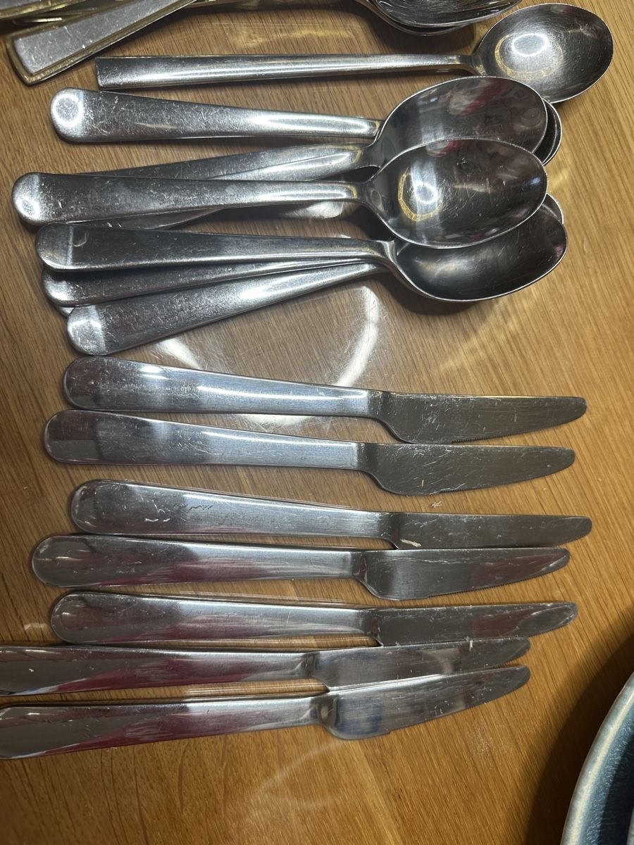 Bestecksets: Edelstahlbesteck Set Messer Gabel Löffel – Gebraucht aus Menzingen von  2