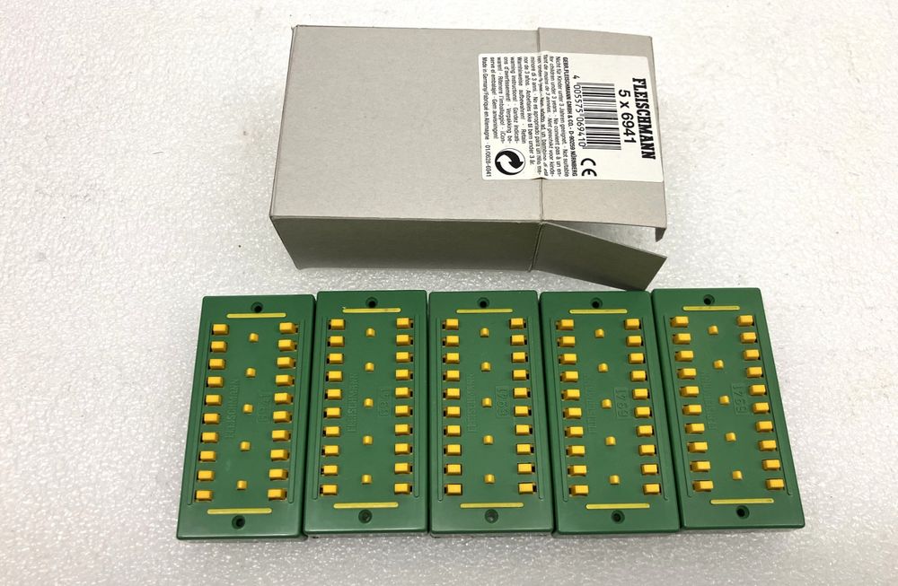 Fleischmann Modelleisenbahnen: Fleischmann 6941: 5x Klemmenplatte - NEU in OVP – Neu und originalverpackt aus Thun von retoolinoo