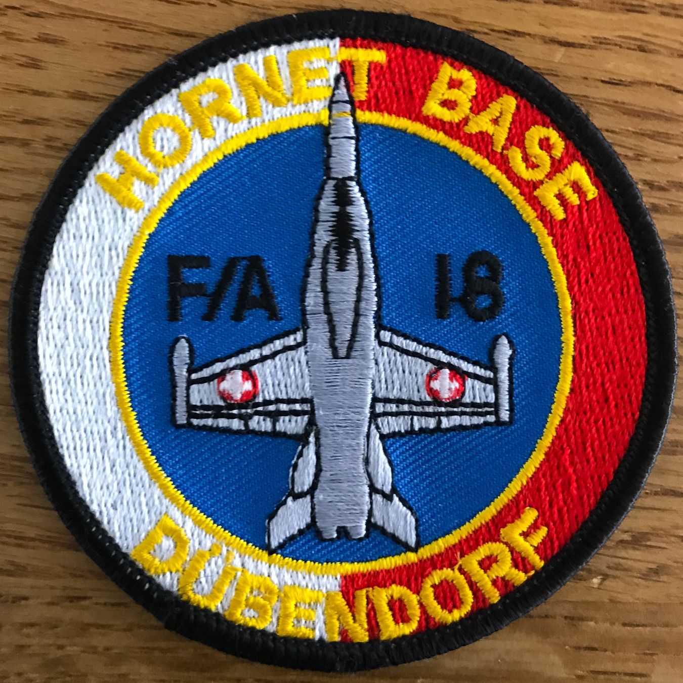 Schweizer Armee Toppe: Schweizer Luftwaffe Hornet Base Dübendorf Patch – Nuovo (secondo la descrizione) da Bern venduto da mercandante