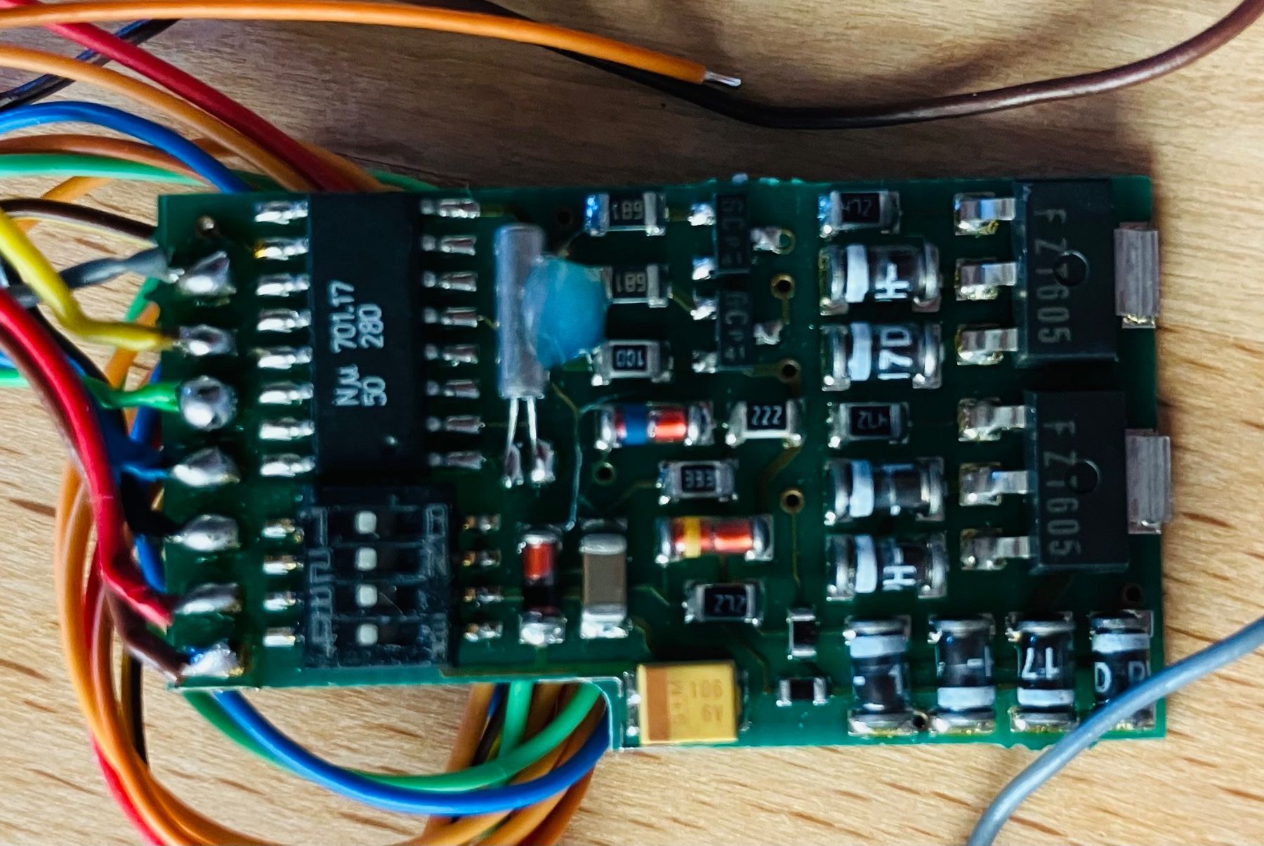 Märklin Modellini di ferrovie: Märklin  Digitaldecoder/ Motor u. Lichtmodul ae 6/6 – Usato da Schöftland venduto da Dominuspro 1