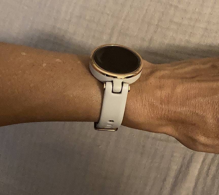 Smartwatch: Garmin Lily Sport Smartwatch – Gebraucht aus Riehen von Lealua 4