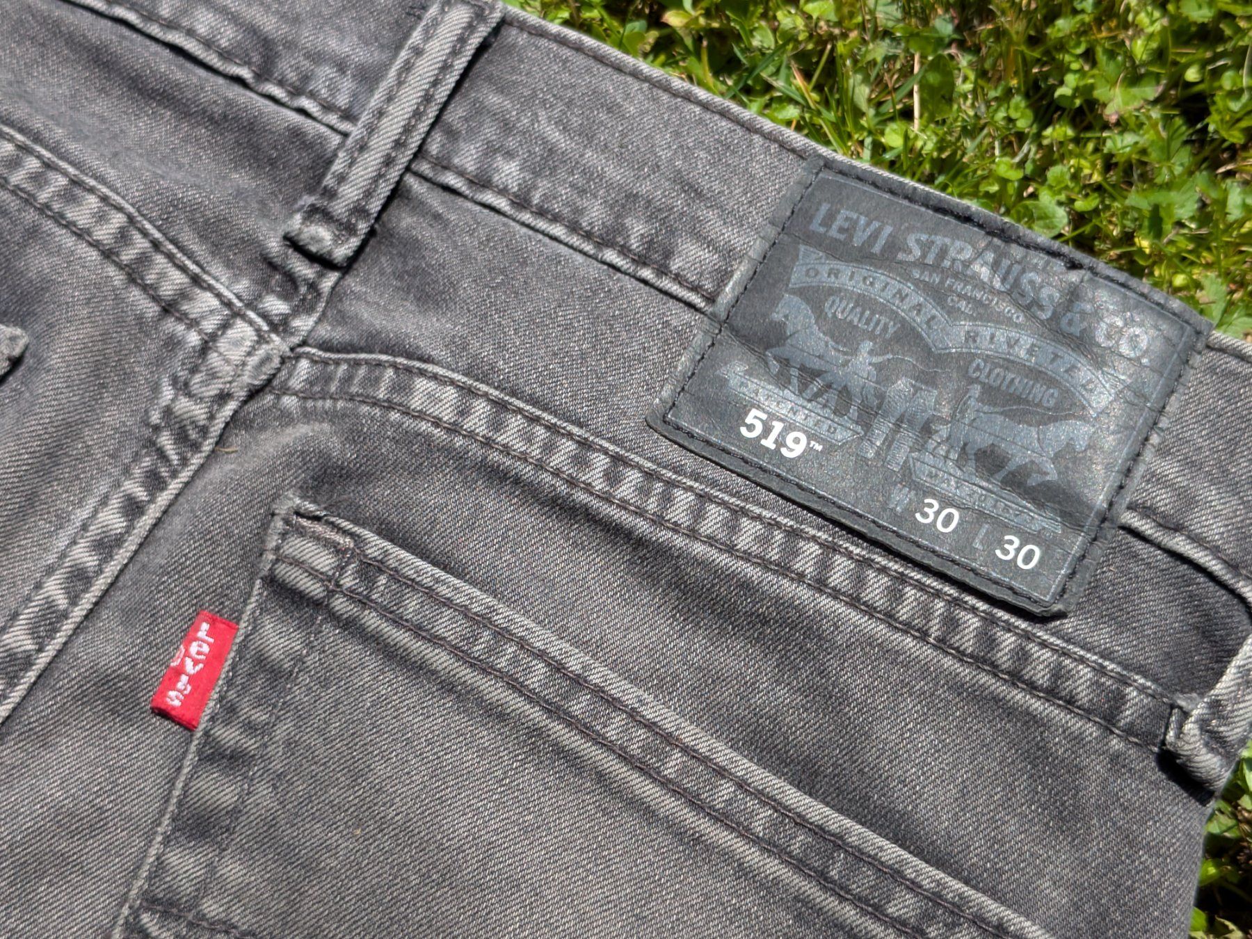 Levi's Jeans: Levi's 519 Jeans Grösse 30/30 Schwarz-Grau – Usato da Galgenen venduto da MisterTH