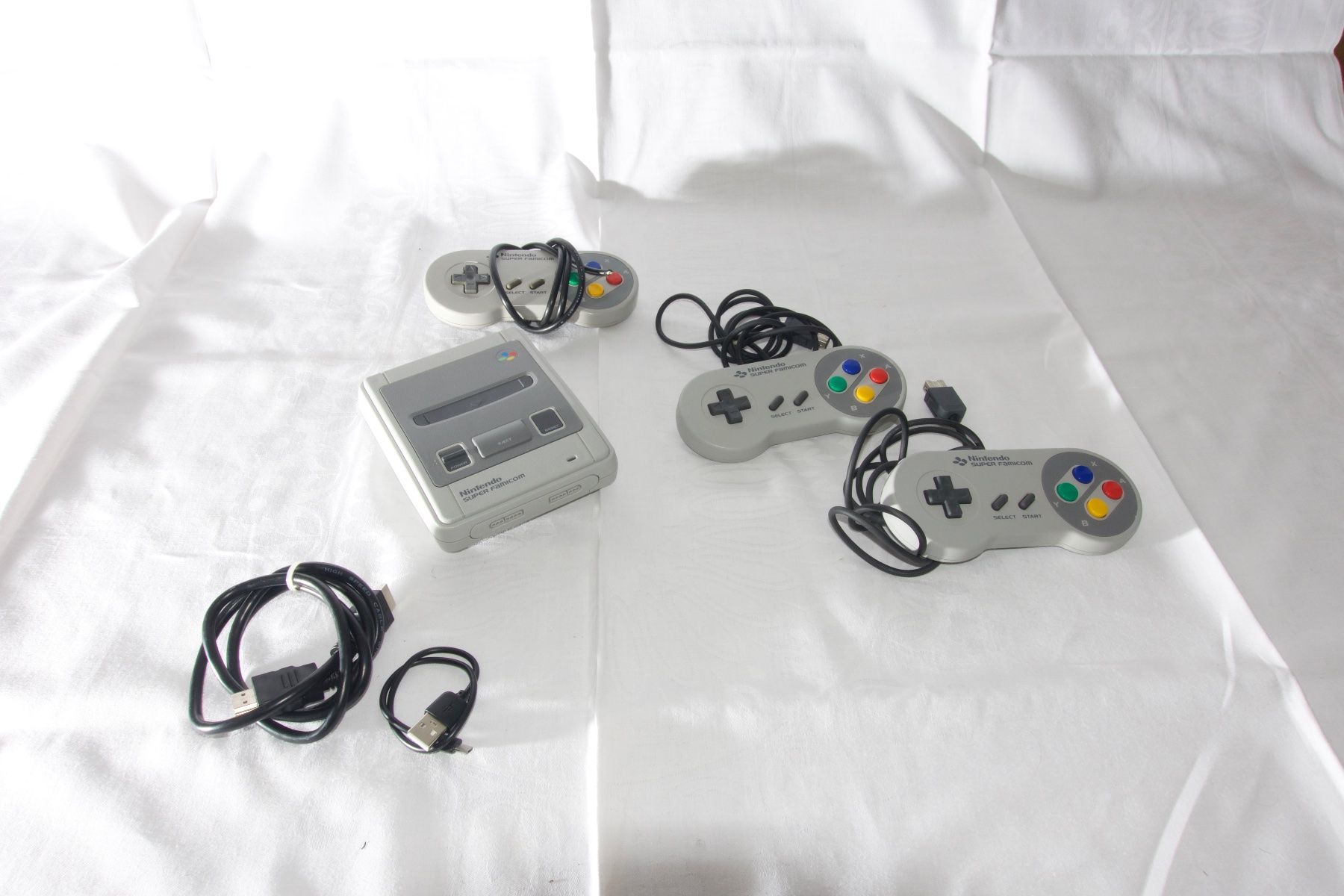 Nintendo Console: Super Nintendo Super Famicom Konsole mit 2 Controller – Usato da Zürich venduto da sgmiles