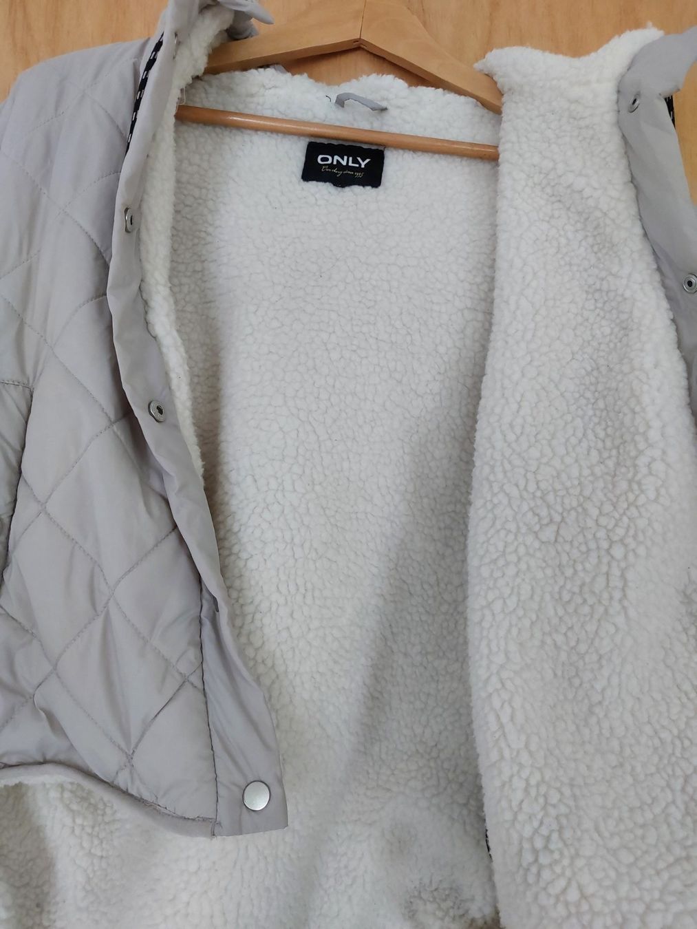 Only Giacche: Jacke mit Kapuze Gr. L Only – Usato da Schmitten FR venduto da ReniStern 2