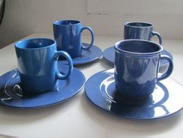 4 ASSIETTES NEUVES ,4 TASSES