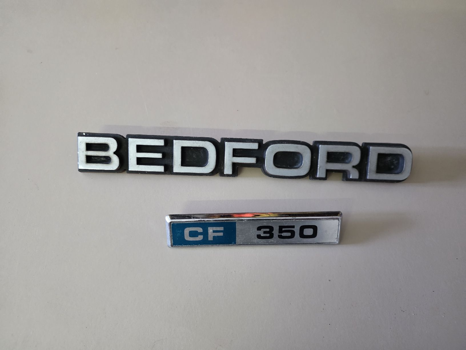 Tutti pezzi di ricambio auto: Bedford CF 350 Auto Emblem – Usato da Dorf venduto da Echo_Elements