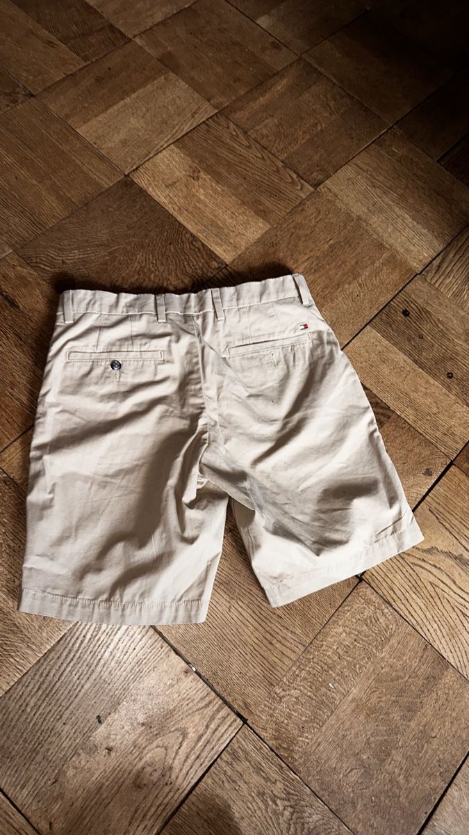 Tommy Hilfiger Pantaloni: Tommy Hilfiger Short Gr 32 – Nuovo (secondo la descrizione) da Basel venduto da aym_9yvr 3
