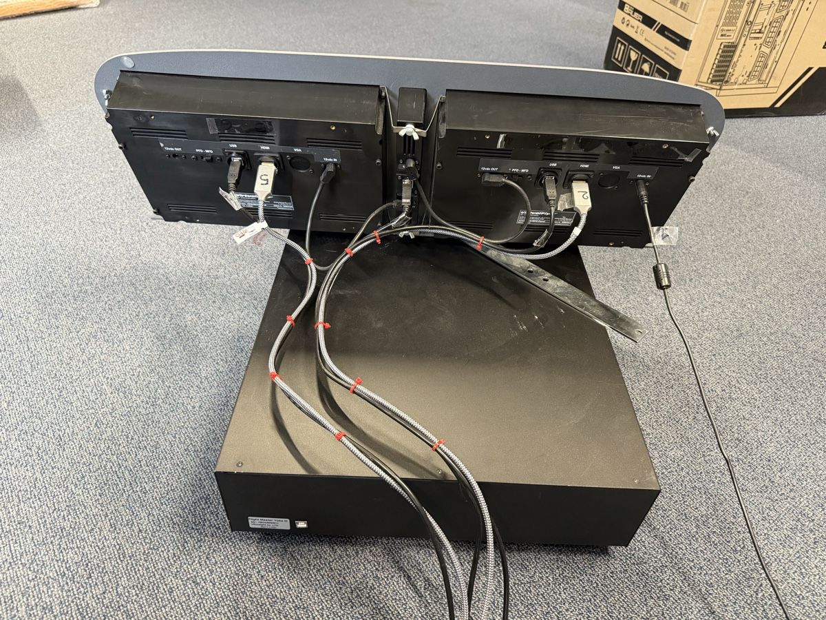 Sistema di controllo: Virtual Fly G1000 + Wilco Flight Yoke Master 3 simulator – Usato da Küsnacht ZH venduto da CRev 2