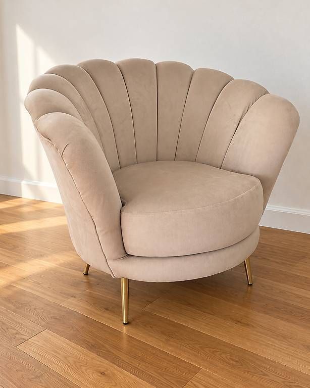 Poltrone: Beiger Sessel mit goldenen Beinen – Nuovo e nell'imballaggio originale da Amriswil venduto da ilak.