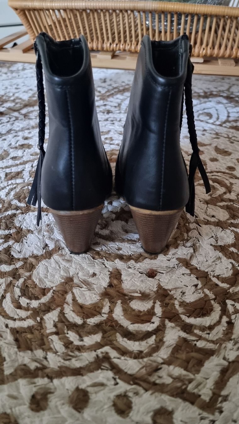 Damenschuhe: hübsche Stiefeletten gr 37 neuwertig – Gebraucht aus Wigoltingen von Zuckerfee84 1