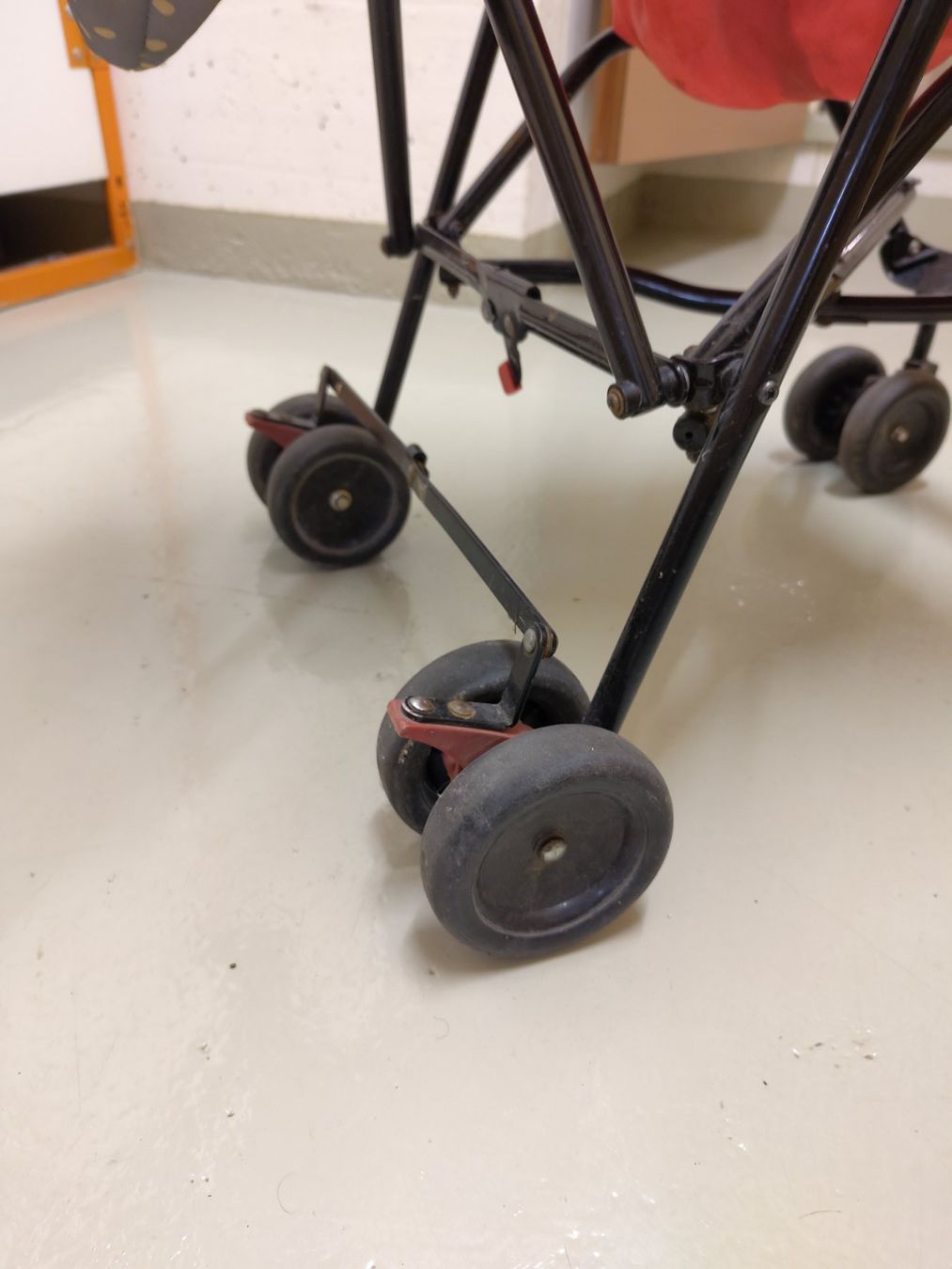 Carrozzine: klappbarer einfacher Kinderwagen/Buggy – Usato da Jona venduto da tschounaess 2