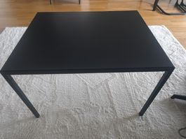Couchtisch schwarz mit wendbarer Tischplatte – 75 × 60 × 50