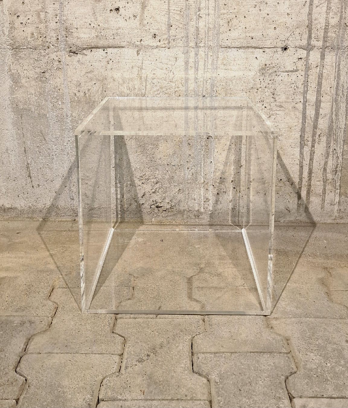 Comodini: Transparenter Plexiglas Beistelltisch 35x35cm – Usato da Affeltrangen venduto da Szafaoli 2