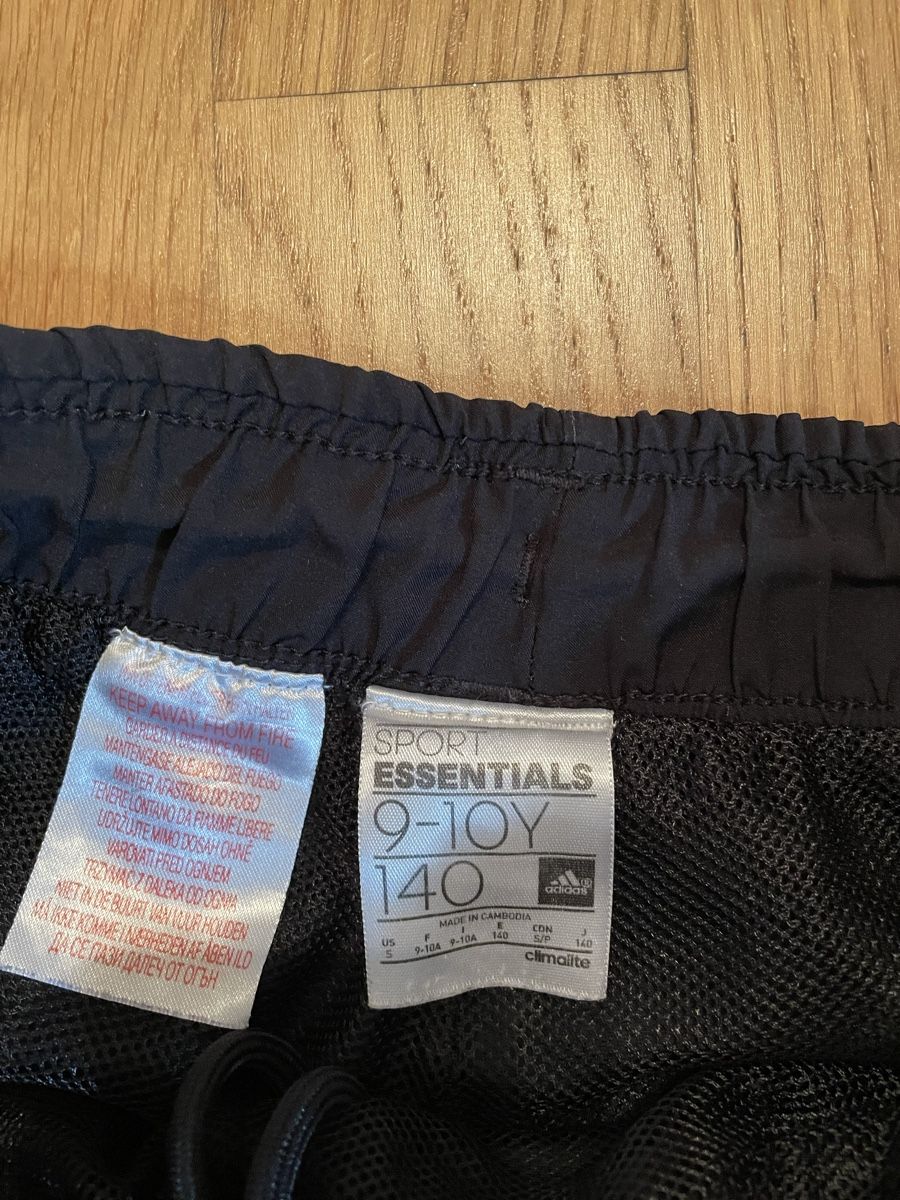 Adidas Pantaloni: Adidas Sporthose Kinder – Usato da Balgach venduto da sei_s6d7 3