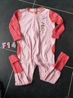 F14: Pyjama mit Füsschen Grösse 92/98