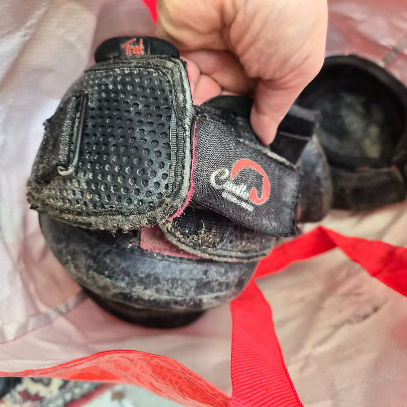 Scarpe per cavalli: Hufschuhe 4 Stpck Nr. 3 cavallo – Usato da meisterschwanden venduto da ursm03 4