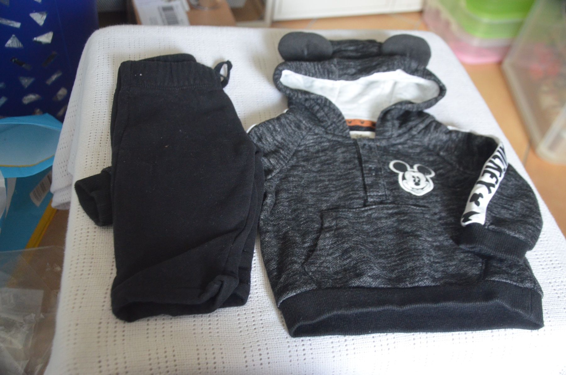 Lotti & Set di vestiti: TAILLE 62 - SWEATSHIRT DISNEY – Usato da Chiasso venduto da Dolly015