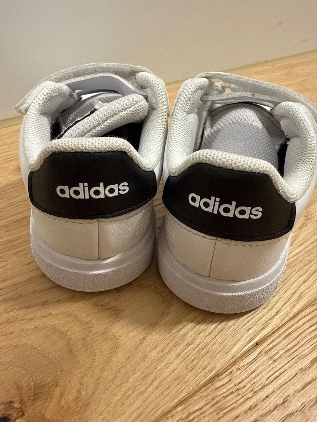 Adidas Scarpe per ragazzi: Adidas Kinder Sneaker Gr.25 – Usato da Schönenwerd venduto da d.chiara 4